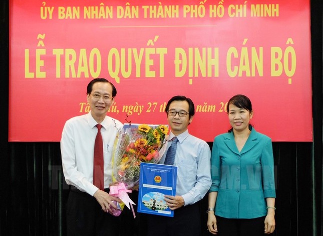 Phê chuẩn nhiều nhân sự lãnh đạo cấp quận ở TPHCM ảnh 3