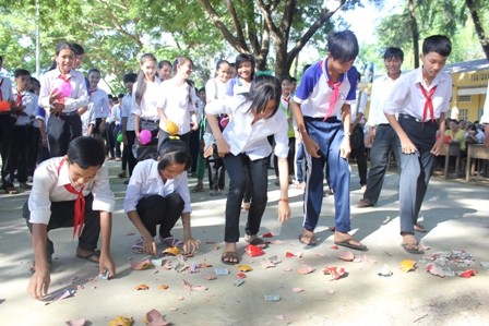 Nuôi heo đất tiếp sức trò nghèo đến trường ảnh 2