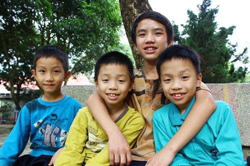 Cậu học trò mồ côi học giỏi nhất khối ảnh 2