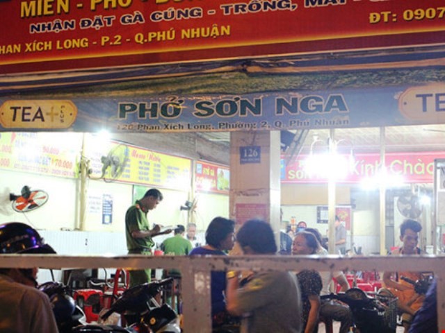 Trung úy công an bị chém khi ngăn nhóm thanh niên đập phá quán ăn ảnh 1