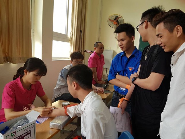 Sinh viên đại học Đại Nam nhiệt tình tham gia hiến máu tình nguyện ảnh 4
