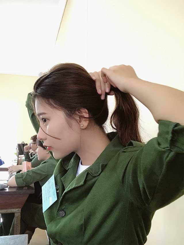 Bức ảnh nữ sinh xinh đẹp đi học quân sự khiến bao chàng say đắm ảnh 2
