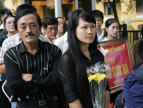 Những nghệ sĩ Việt lấy vợ kém 20, 25 tuổi bây giờ ra sao? ảnh 6