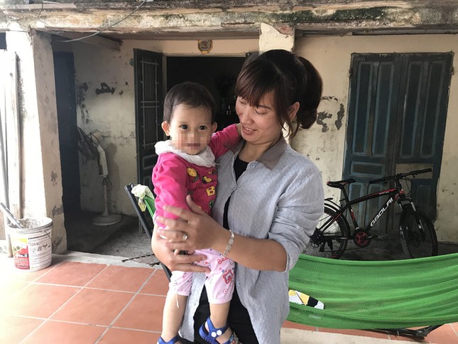 Bé gái bầm hai mắt sau khi từ trường về: Nhiều dấu hiệu lạ ảnh 3