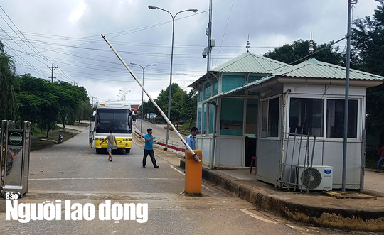 Vụ vỡ đập thủy điện ở Lào: Người Việt ùn ùn về nước tránh lũ ảnh 1