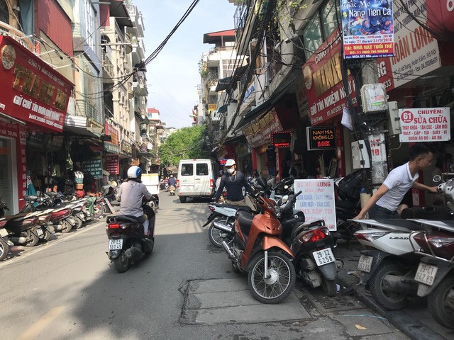 Nhiều người dân Hà Nội 'nín thở' sau vụ đổi 100 USD bị phạt ảnh 1