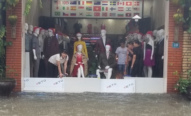 Hội An chìm trong lũ ảnh 5