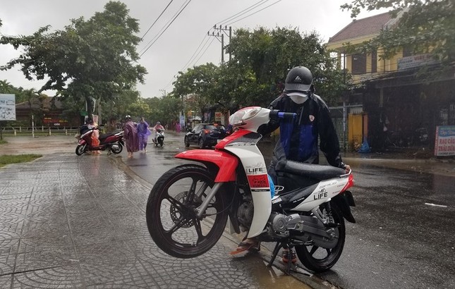 Hội An chìm trong lũ ảnh 9