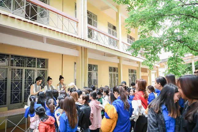 Hoa hậu Thùy Dung: 'Sách là bạn giúp vượt qua áp lực tuổi 18' ảnh 3