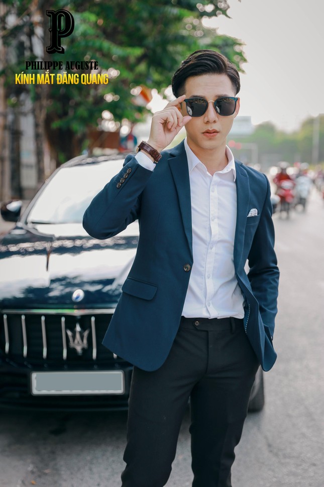 Những mẫu đồng hồ và kính mắt đáng mua nhất dịp khai trương Vạn Hạnh Mall ảnh 3
