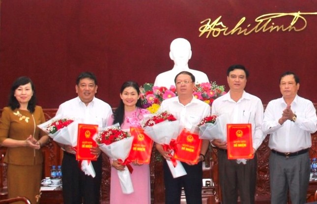 Kiện toàn nhân sự 5 tỉnh thành ảnh 3
