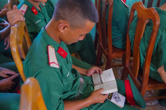 Đọc 5 cuốn sách của 'Hành trình từ trái tim' để có nền tảng khởi nghiệp ảnh 2