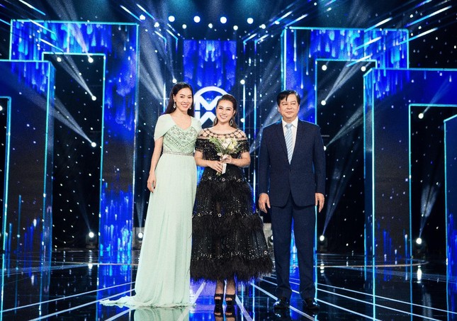 Hằng Lê lộng lẫy với vai trò cố vấn sắc đẹp ở chung khảo phía Nam Miss World VN ảnh 4