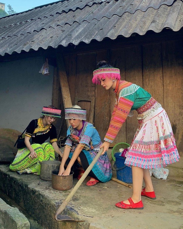 Chi Pu - Quỳnh Anh Shyn mặc váy dân tộc tấu hài cực lầy ở Sapa ảnh 3