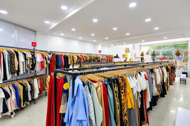 Khám phá chuỗi thời trang xấp xỉ triệu like Crazyteen gây sốt với phái đẹp Việt ảnh 3