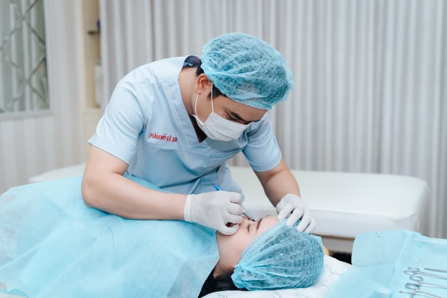 Bác sĩ Lê Quý – Đôi tay vàng trong ‘làng nâng mũi’ ảnh 3