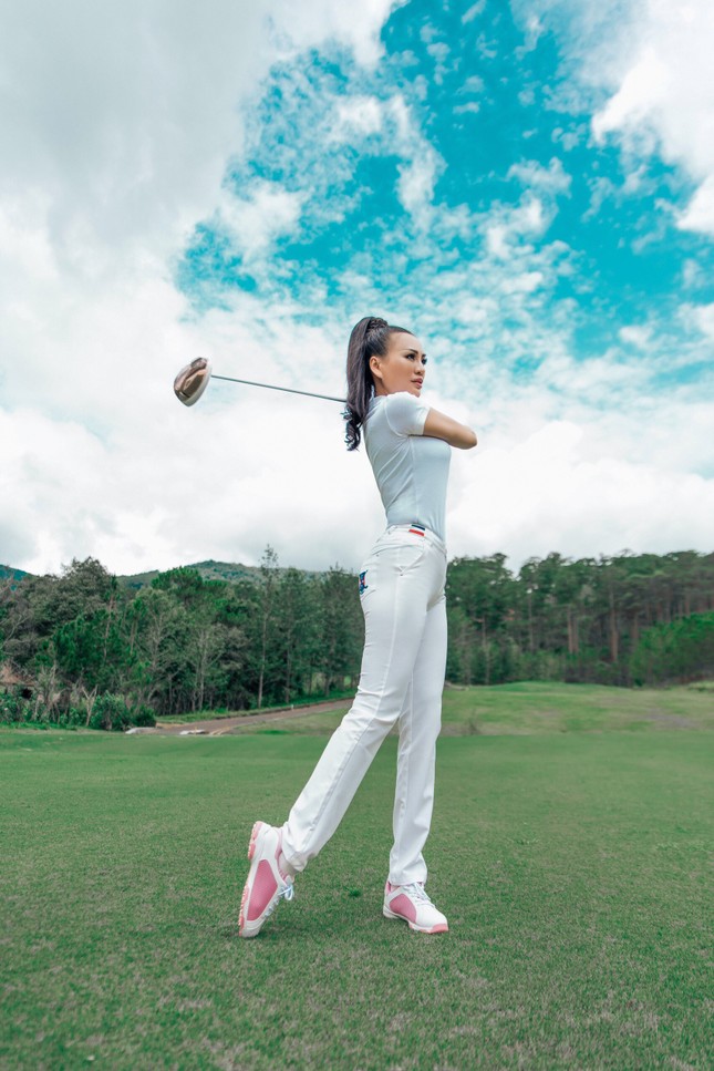 CEO Trần Huyền Nhung chơi golf để học tính kiên nhẫn ảnh 6