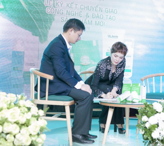 Mỹ phẩm OLAHAY ký kết chuyển giao công nghệ Hàn Quốc với Nhà máy Hanacos Việt Nam ảnh 1