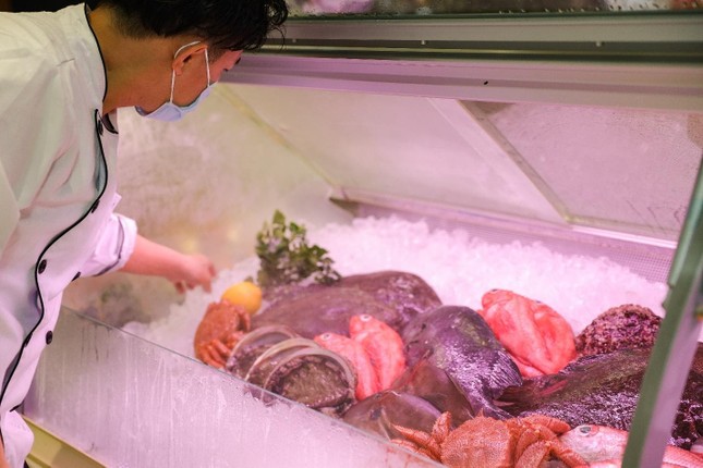 Top 35 hoa hậu Việt Nam 2020 tham dự lễ khai trương Yen Market ảnh 3