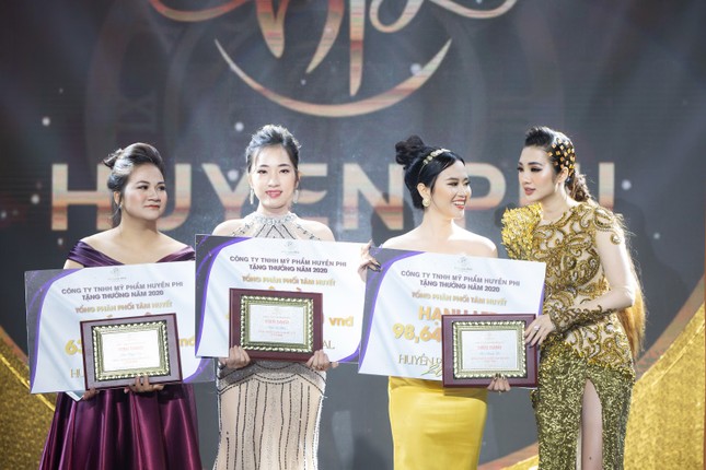'Đêm tiệc Nữ Vương' hoành tráng, quy tụ dàn Tiktoker nổi tiếng và ca sĩ điển trai Quân A.P ảnh 4