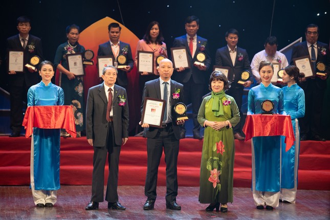 Công ty GHB do Ngọc Trinh điều hành lọt top 100 thương hiệu Vàng 2020 ảnh 1