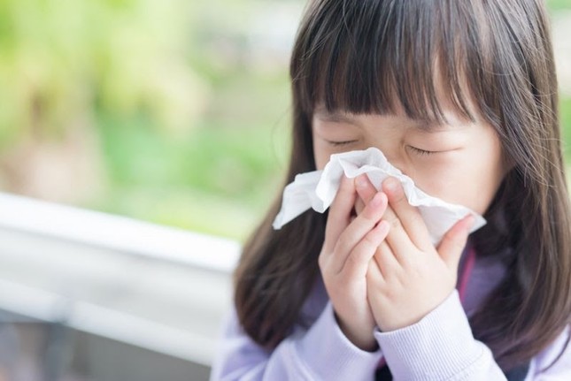 Những sai lầm bố mẹ hay mắc khi trị ho, sổ mũi cho trẻ tuổi đến trường ảnh 1