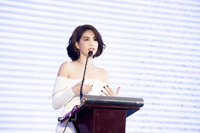 Công ty GHB do Ngọc Trinh điều hành lọt top 100 thương hiệu Vàng 2020 ảnh 2