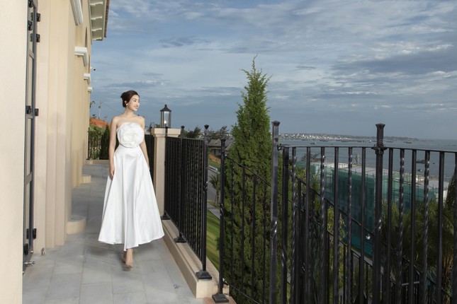 Hoa hậu Đỗ Mỹ Linh khám phá khu nghỉ dưỡng sắp khai trương ở Mũi Né ảnh 1