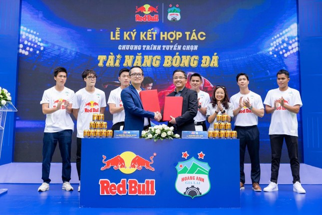 Bóng đá chuyên nghiệp: đường lớn đã mở cho tài năng trẻ địa phương ảnh 2