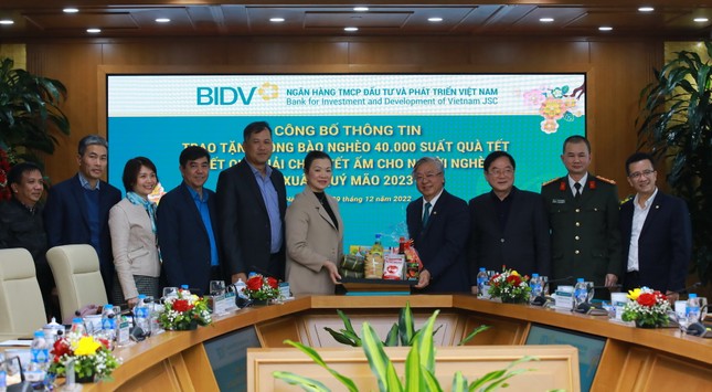 BIDV dành 20 tỷ đồng tặng quà Tết cho người nghèo Xuân Quý Mão 2023 ảnh 1