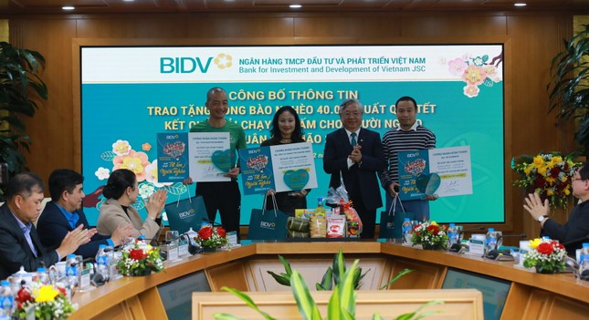 BIDV dành 20 tỷ đồng tặng quà Tết cho người nghèo Xuân Quý Mão 2023 ảnh 2