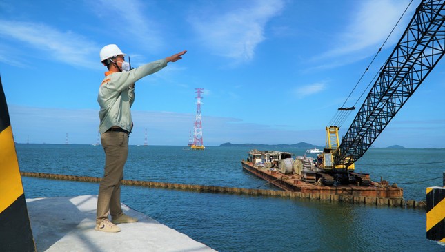 Dấu ấn công trình đường dây điện vượt biển dài nhất Đông Nam Á ảnh 1