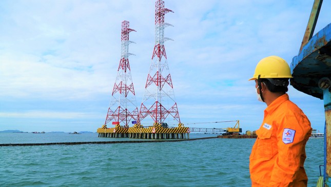 Dấu ấn công trình đường dây điện vượt biển dài nhất Đông Nam Á ảnh 11