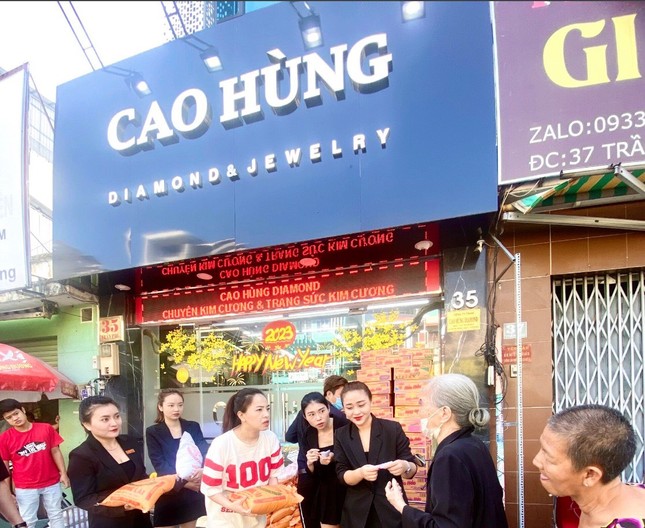 Cao Hùng Diamond tặng quà tết cho những hộ nghèo, gia đình gặp khó khăn năm 2023 ảnh 2