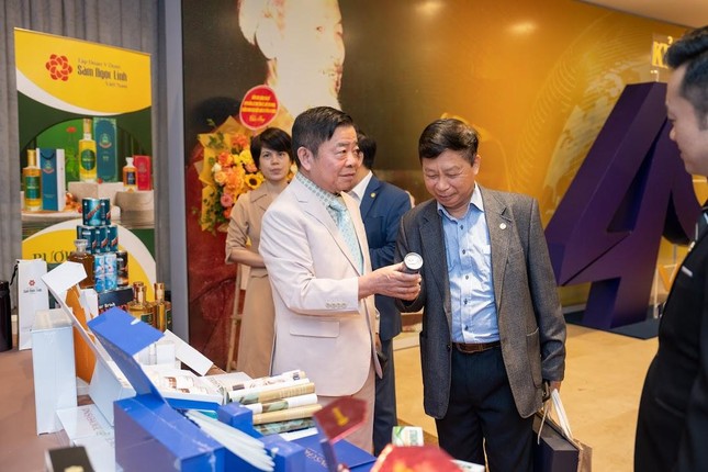 Tập đoàn Y Dược Sâm Ngọc Linh Việt Nam giới thiệu sản phẩm tại Lễ kỷ niệm 40 năm thành lập VUSTA ảnh 3