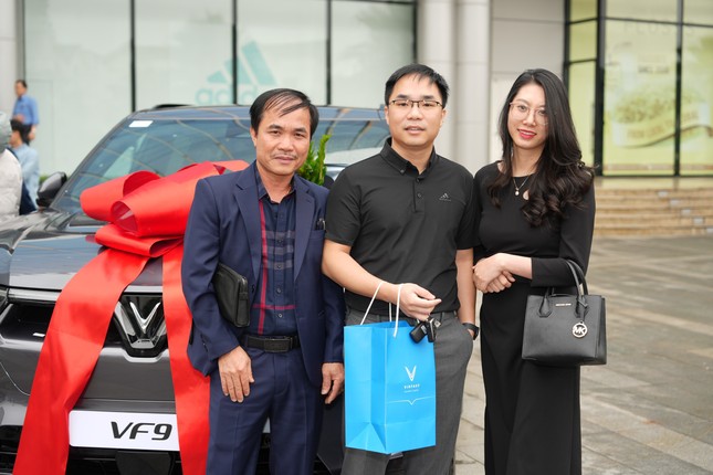 Vinfast chính thức bàn giao xe VF 9 cho khách hàng ảnh 3