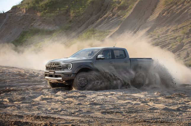 Đánh giá Ford Ranger Raptor 2023 mới về Việt Nam ảnh 7