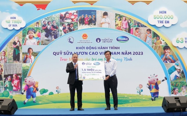 Vinamilk & quỹ sữa vươn cao Việt Nam khởi động hành trình năm thứ 16 tại Quảng Ninh ảnh 1
