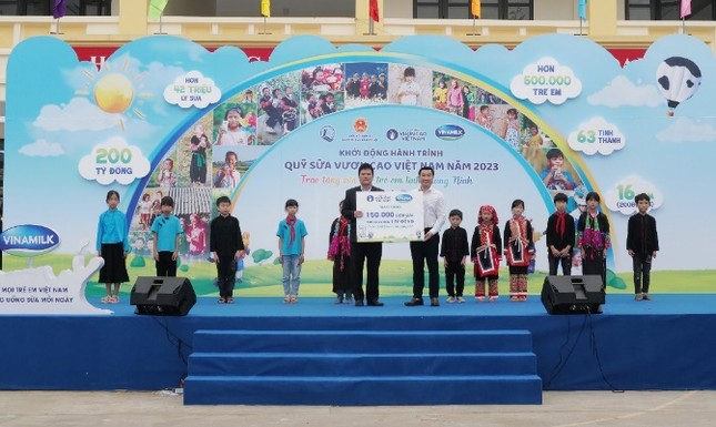 Vinamilk & quỹ sữa vươn cao Việt Nam khởi động hành trình năm thứ 16 tại Quảng Ninh ảnh 2