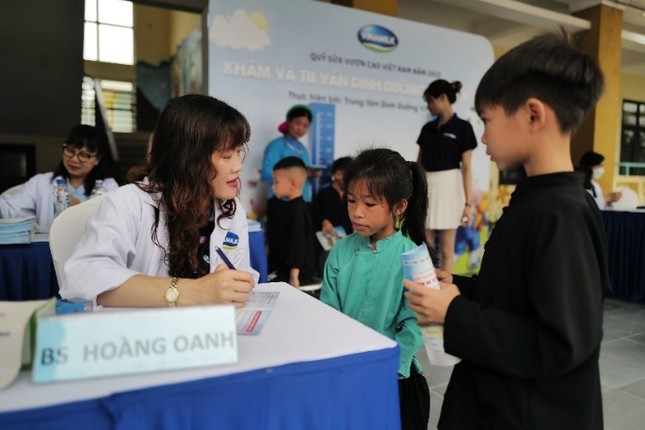 Vinamilk & quỹ sữa vươn cao Việt Nam khởi động hành trình năm thứ 16 tại Quảng Ninh ảnh 5