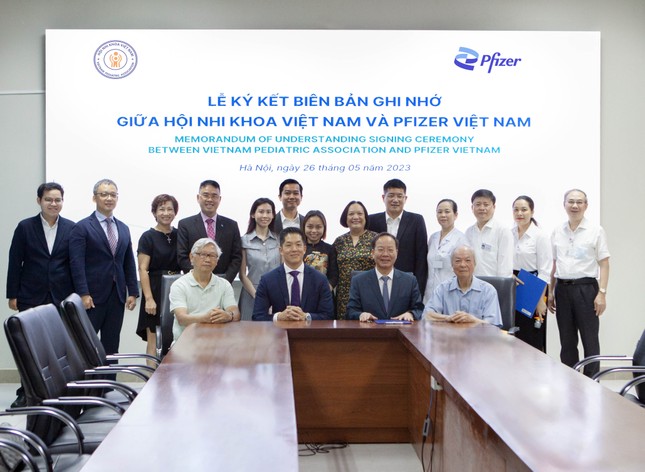 Ký kết biên bản ghi nhớ hợp tác chăm sóc sức khỏe trẻ em giữa Pfizer cùng Hội Nhi khoa Việt Nam ảnh 1