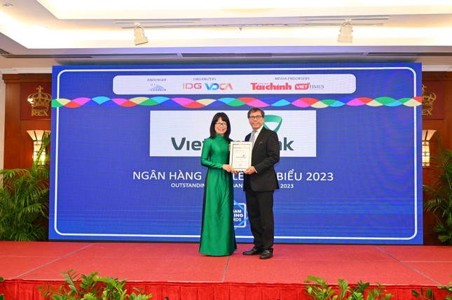 Vietcombank được trao 3 giải thưởng quan trọng tại diễn đàn ngân hàng bán lẻ Việt Nam 2023 ảnh 1