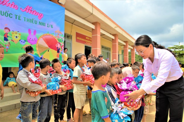 PC Đắk Nông: Mang niềm vui đến trẻ em vùng sâu, vùng xa ảnh 1