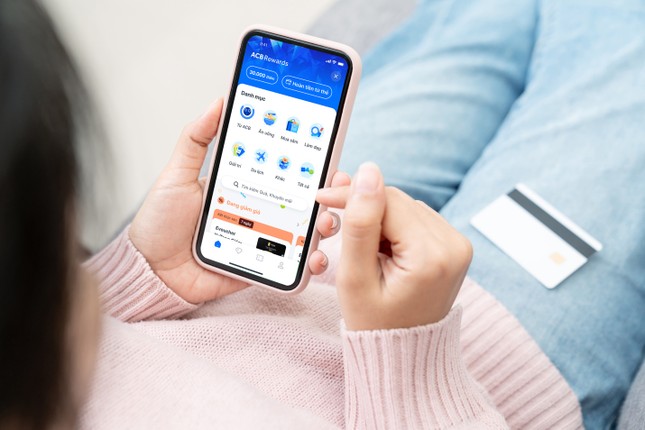 Nhờ chuyển đổi số quyết liệt, lợi nhuận ACB tăng gấp 17 lần ảnh 2