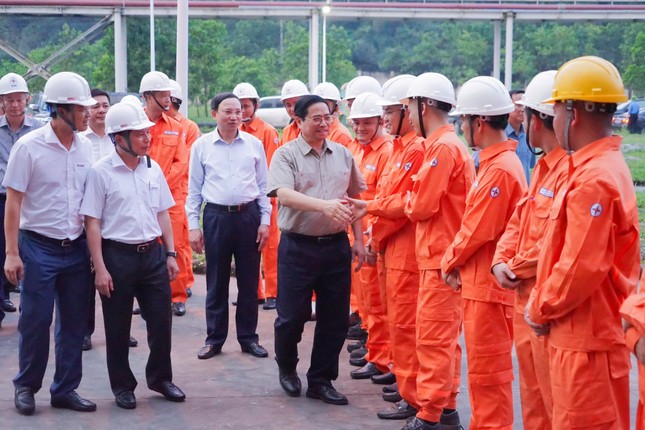 Thủ tướng Phạm Minh Chính thăm Nhà máy Nhiệt điện Quảng Ninh ảnh 2