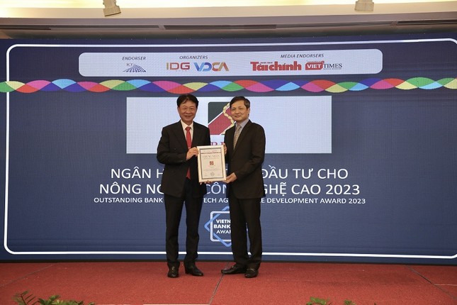 Agribank được vinh danh với 3 giải thưởng Ngân hàng Việt Nam tiêu biểu năm 2022 ảnh 1