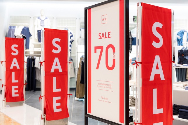 Sắm hè hứng khởi cùng loạt ưu đãi “deal chồng deal” hấp dẫn chỉ có tại Vincom Red Sale 2023 ảnh 4