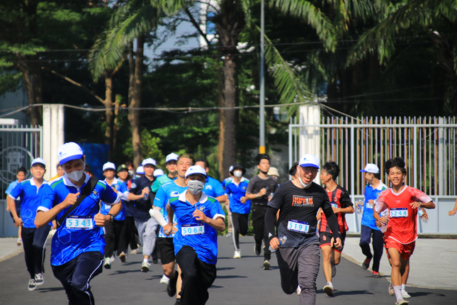 ĐH Văn Hiến tổ chức Giải chạy bộ 'VHU Run 2023 – Code to Connect' nhân kỷ niệm 26 năm thành lập ảnh 2