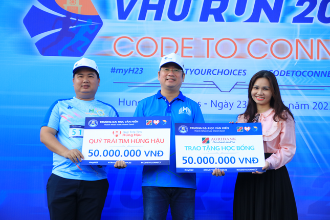 ĐH Văn Hiến tổ chức Giải chạy bộ 'VHU Run 2023 – Code to Connect' nhân kỷ niệm 26 năm thành lập ảnh 4