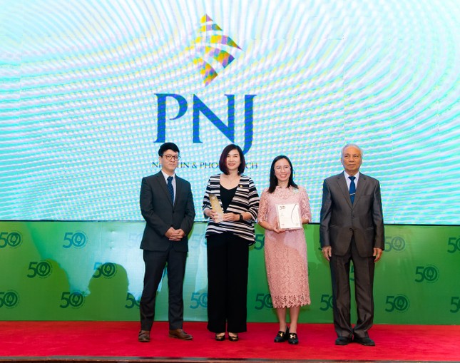 PNJ đứng đầu top 50 doanh nghiệp bền vững năm 2023 ảnh 1